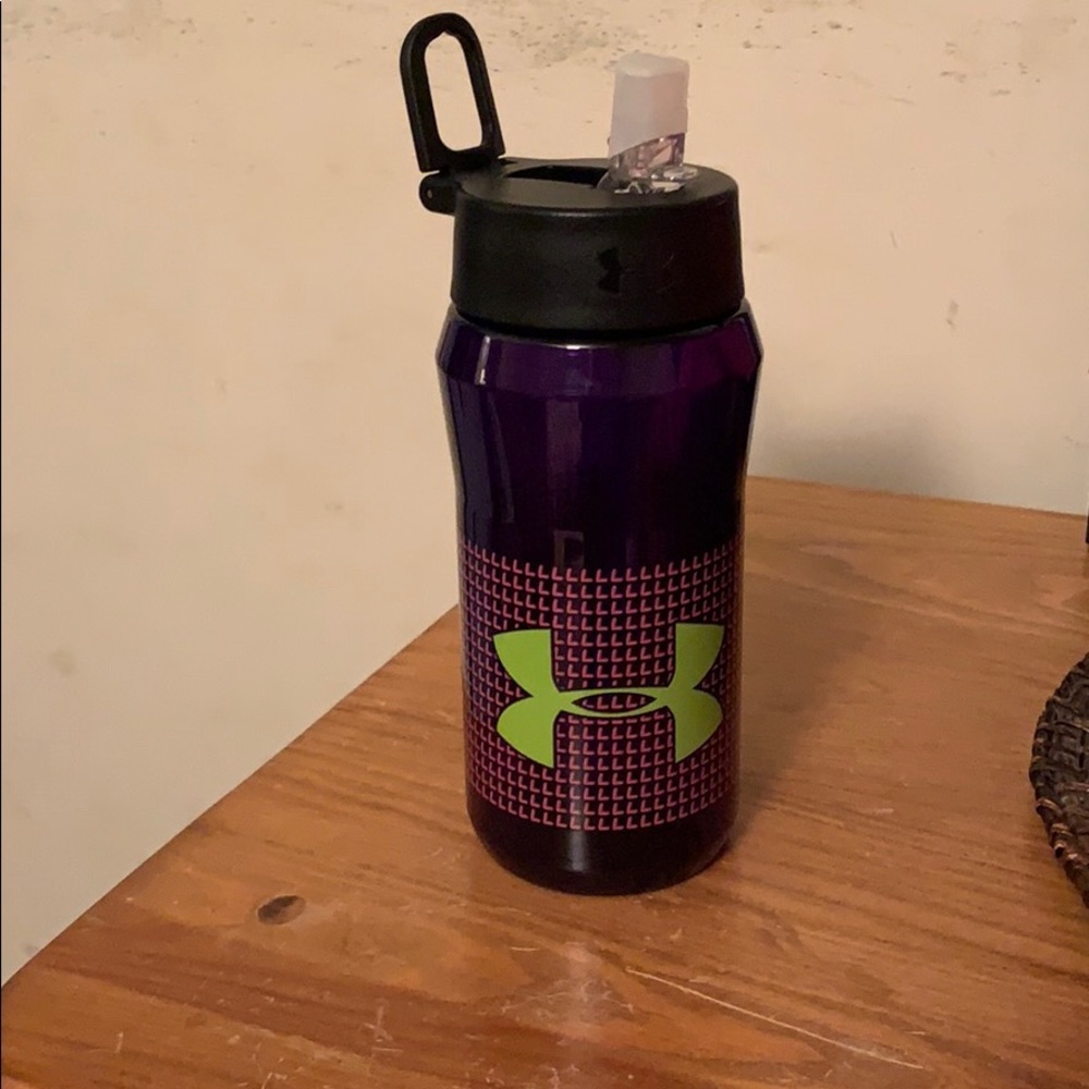 Under Armour💕 18 ounce Thermos